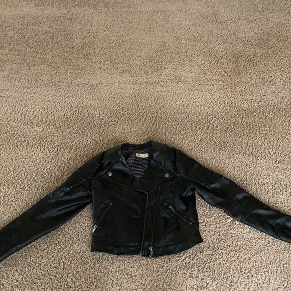 4 jackets - Picture 2 of 4